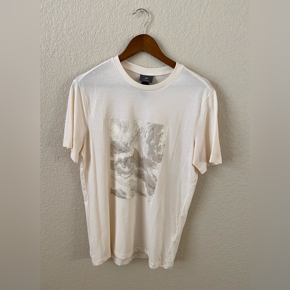 Regular fit lightweight graphic t shirt